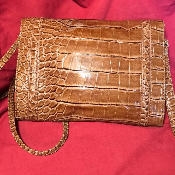 Liz Claiborne Chocolate Brown Faux Alligator Gold Tone Hardware Crossbody Clutch - Picture 6 of 16